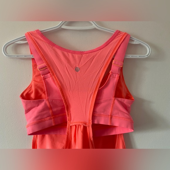 Lululemon Tank 6 - Picture 2 of 4